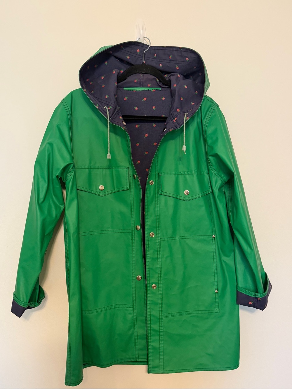 Women’s Green Hooded Welly Raincoat with Navy Strawberry Patterned Lining M